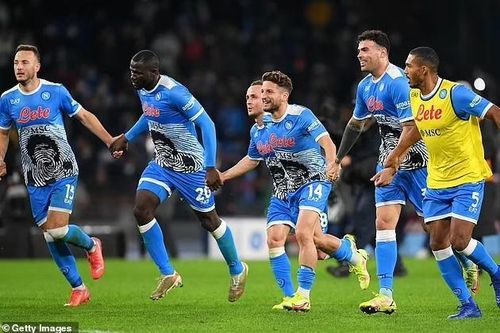 Video bàn thắng Serie A: Napoli thắng tưng bừng, thành Milan chia nửa buồn vui