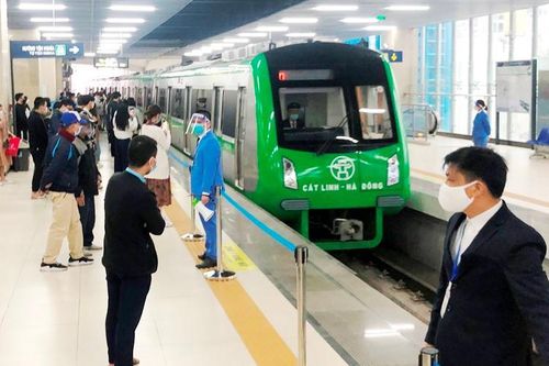 Hơn 3.200 khách đi tàu Cát Linh - Hà Đông bằng vé tháng