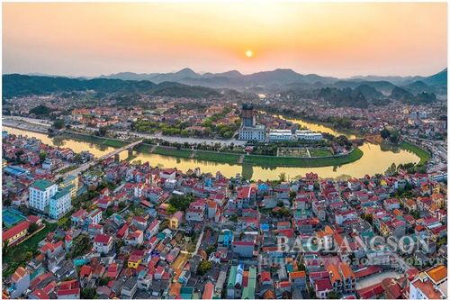 Thủ tướng: Lạng Sơn cần phát huy tiềm năng khác biệt, cơ hội nổi trội