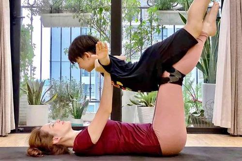 MC Đan Lê là 'bà trùm' của các tư thế yoga khó nhằn