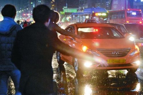 Cuộc chiến bắt taxi đêm ở Seoul