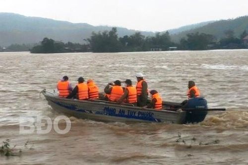 Hàng ngàn nhà dân ngập sâu; nhiều khu vực bị cô lập; hơn 66.000 học sinh không thể đến trường