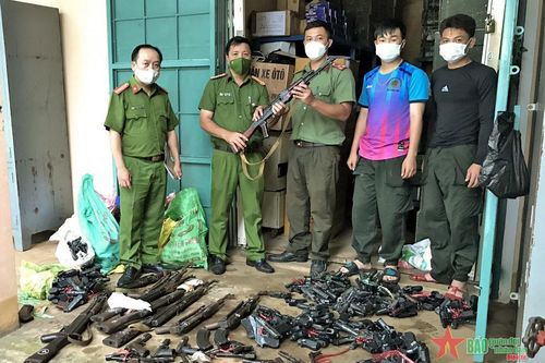 Bàn giao 2.171 vũ khí, công cụ hỗ trợ để thanh lý, tiêu hủy theo quy định