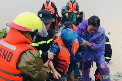 Gia Lai: Mưa lớn kéo dài hàng trăm ngôi nhà bị ngập trong nước