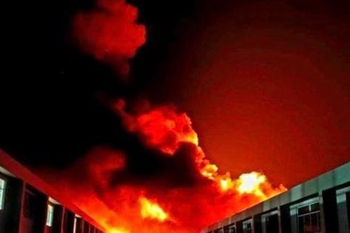 Điều tra nguyên nhân vụ cháy thiêu rụi gần 6.000 m2 nhà xưởng tại khu công nghiệp Suối Tre