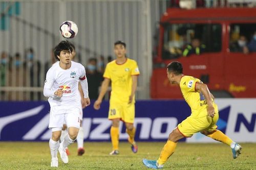 Bầu Đức sửa sân Pleiku, chuẩn bị để HAGL đá AFC Champions League