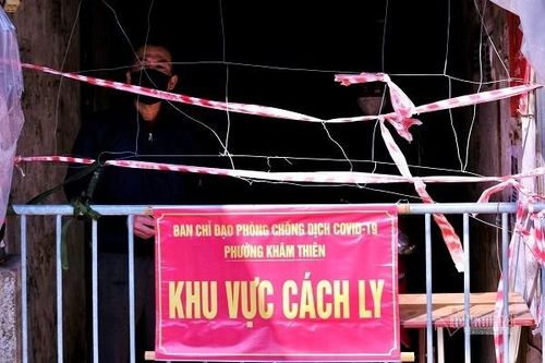 Chăng lưới tại các ổ dịch 'nóng' ở Hà Nội như thời cả thành phố cách ly