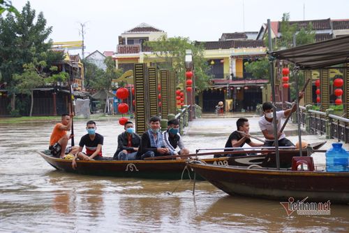 Thủy điện xả lũ, phố cổ Hội An ngập nhiều nơi