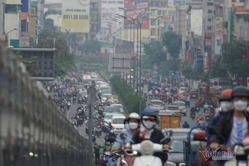 Chủ tịch TP.HCM yêu cầu xây dựng thế trận y tế ứng phó biến chủng mới