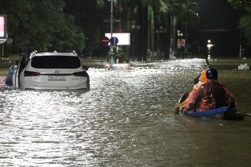 Phú Yên: Nước lũ dâng cao kết hợp triều cường gây ngập sâu ở nhiều nơi
