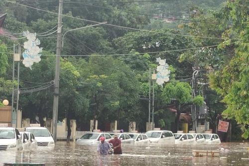 Bình Định: Mưa lũ khiến hàng nghìn căn nhà bị ngập, giao thông chia cắt