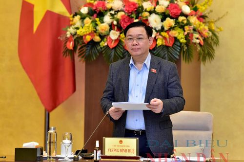 Chủ tịch Quốc hội Vương Đình Huệ làm việc với Thường trực Ủy ban Kinh tế và nhóm chuyên gia về chính sách tài chính, tiền tệ hỗ trợ phục hồi kinh tế