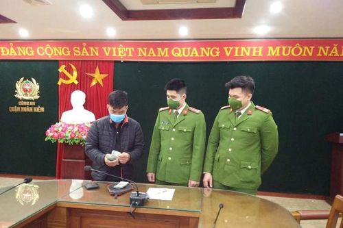 Chiến sỹ Công an giúp dân tìm được hơn 100 triệu đồng bị đánh rơi