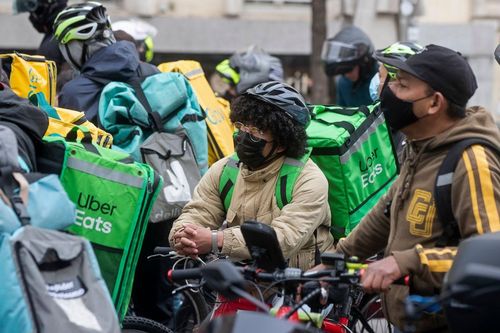 Shipper nữ ở Pháp bị quấy rối
