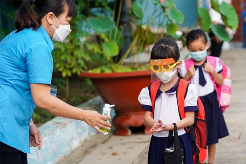 TP.HCM thí điểm cho học sinh lớp 1, 9, 12 đi học trở lại từ ngày 13/12