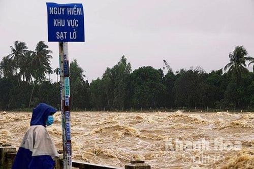 Mưa lũ làm 10 người chết và mất tích, gần 60.000 ngôi nhà bị ngập