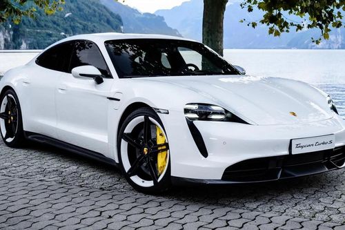 Porsche triệu hồi xe điện Taycan do lỗi lỏng đai ốc