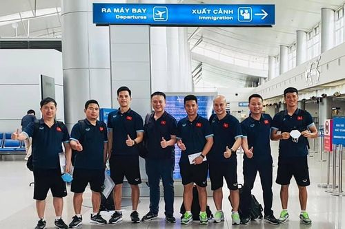Đội tuyển Việt Nam hủy tập buổi cuối, lên đường đi Singapore dự AFF Cup