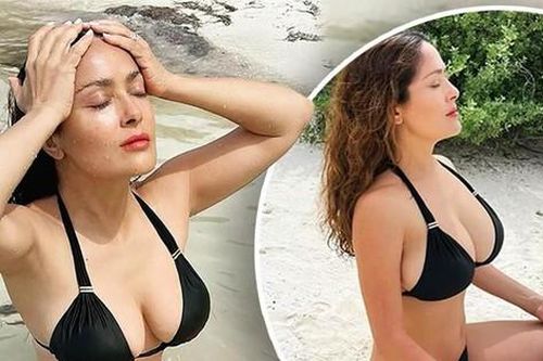 'Bom gợi cảm' Salma Hayek tung ảnh áo tắm 'bùng nổ' mạng xã hội