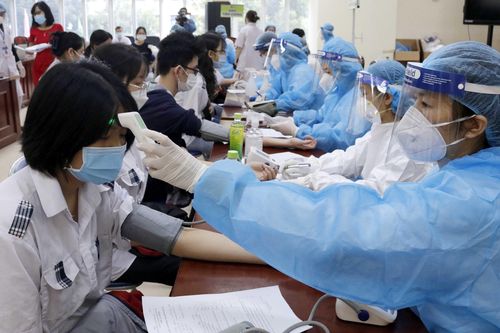 Chuyên gia lý giải những băn khoăn về việc gia hạn 2 lô vaccine Pfizer