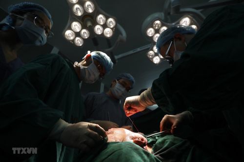 Hà Nội: Phẫu thuật cắt bỏ khối u lớn trên mặt bệnh nhân 52 tuổi