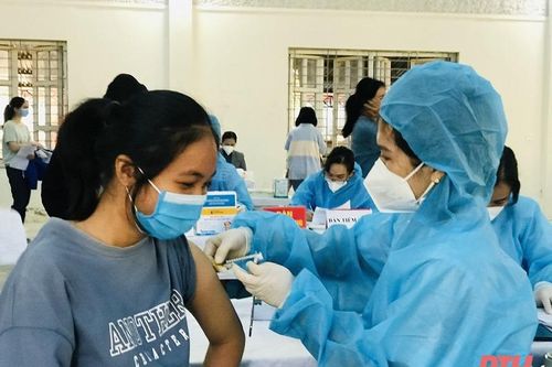 Hơn 25.000 trẻ em từ 15 - 17 tuổi ở Thanh Hóa được tiêm vắc xin phòng COVID-19
