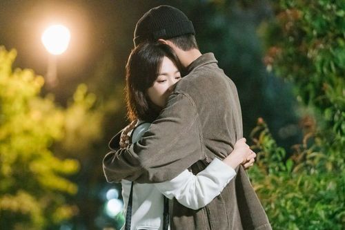 Bây giờ chúng ta đang chia tay: Song Hye Kyo thừa nhận là tiểu tam, bỏ lại tất cả để thân mật với tình trẻ?