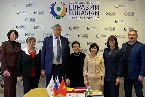 Thúc đẩy hợp tác giao lưu nhân dân với thành phố Saint Petersburg