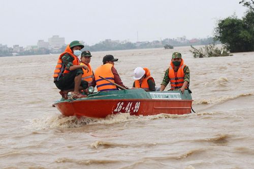 Hình ảnh các tỉnh miền Trung, Tây Nguyên khắc phục hậu quả mưa lũ