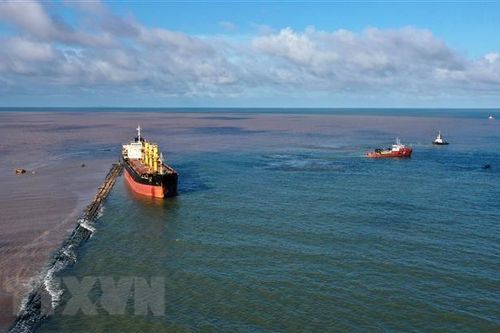 Tàu hàng gặp nạn, đang lênh đênh trên vùng biển Bình Thuận