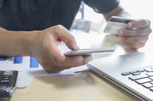 Phản hồi về việc nhân viên ngân hàng ép khách hàng mua bảo hiểm