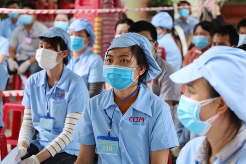 Ngân sách đã chi 10.900 tỷ đồng hỗ trợ người lao động vượt COVID-19