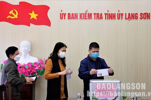 Công đoàn cơ sở Ủy ban Kiểm tra Tỉnh ủy chủ động góp sức phòng, chống dịch COVID-19Tin khácChung tay phòng chống HIV/AIDS trong bối cảnh dịch COVID-19THÔNG BÁO NỘI DUNG, CHƯƠNG TRÌNH KỲ HỌP THỨ BẢY (KỲ HỌP THƯỜNG LỆ CUỐI NĂM 2021) HĐND TỈNH KHÓA XVII NHIỆ