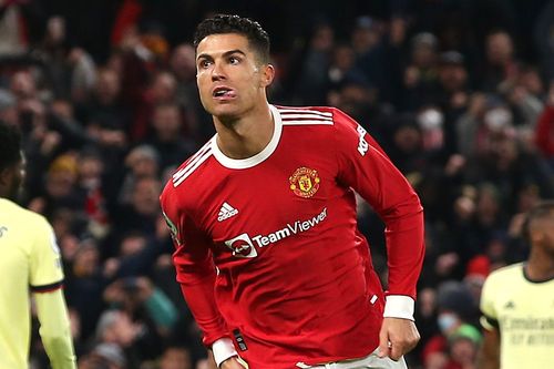 Lập cú đúp giúp MU hạ Arsenal, Ronaldo chạm cột mốc ghi bàn 'siêu khủng'