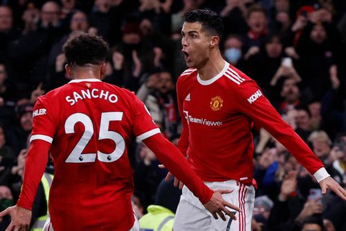 Ronaldo lập cú đúp giúp MU hạ Arsenal