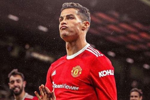 Ronaldo bỏ xa huyền thoại Pele về thành tích ghi bàn