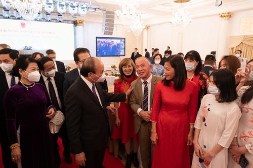 Chủ tịch nước Nguyễn Xuân Phúc gặp mặt cộng đồng người Việt Nam tại Liên bang Nga