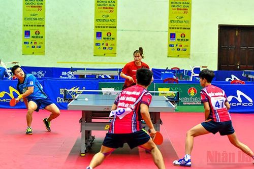Đức Tuân và Ngọc Lan lên ngôi vô địch đôi nam nữ