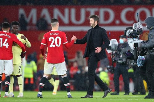 Michael Carrick đột ngột chia tay MU sau trận thắng Arsenal