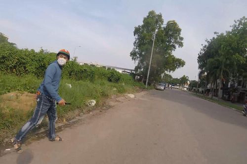 Giật ĐTDĐ bị truy đuổi, thanh niên định cướp xe tẩu thoát nhưng bất thành