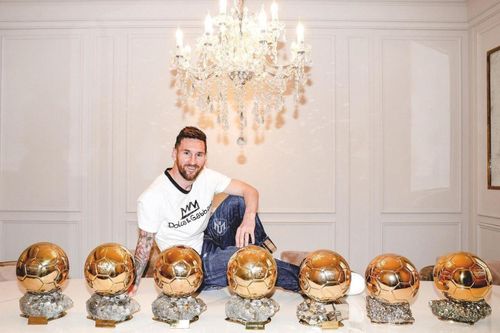 Messi rạng rỡ bên bộ sưu tập Quả bóng vàng