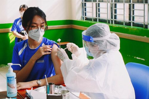 Chuyên gia y tế nói về việc theo dõi trẻ sau tiêm vắc xin