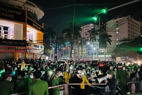 Nữ sinh bị đánh đập tại cửa hàng thời trang: Chủ cửa hàng và nhiều người bị điều tra