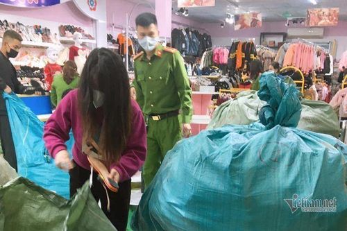 Công an làm việc với chủ shop đánh đập, cắt áo ngực nữ sinh Thanh Hóa