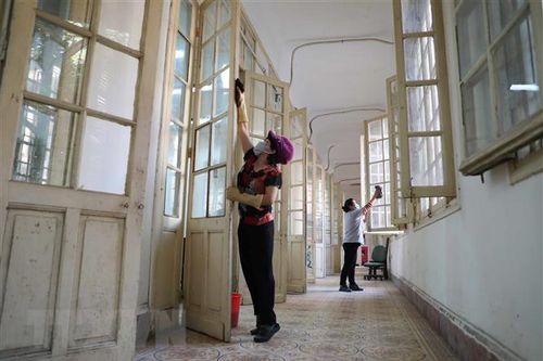 Hà Nội: Các trường THPT chuẩn bị điều kiện đón học sinh trở lại trường