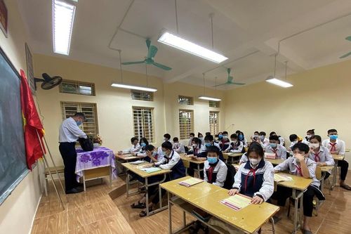 Hà Nội điều chỉnh kế hoạch tổ chức đi học: Lớp 12 học trực tuyến kết hợp trực tiếp, lớp 10 và 11 học trực tuyến