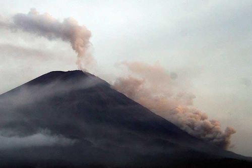 Núi lửa phun trào ở Indonesia, ít nhất 13 người thiệt mạng