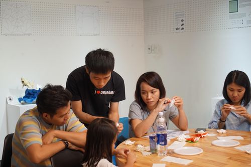 Phù thủy với những tờ giấy