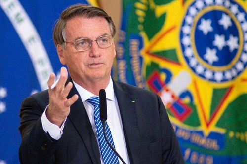 Tổng thống Brazil bị điều tra vì nói 'vắc-xin COVID-19 làm tăng khả năng nhiễm AIDS'