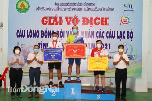 Giải vô địch cầu lông đồng đội và cá nhân các CLB tỉnh năm 2021: CLB Tỉnh Đội xếp hạng nhất toàn đoàn